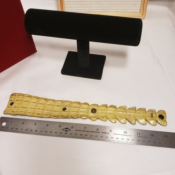 Ndau Collection Crocodile Leather Wrist Cuff - Light Green Approx 6 1/2" wrist - Picture 6 of 15